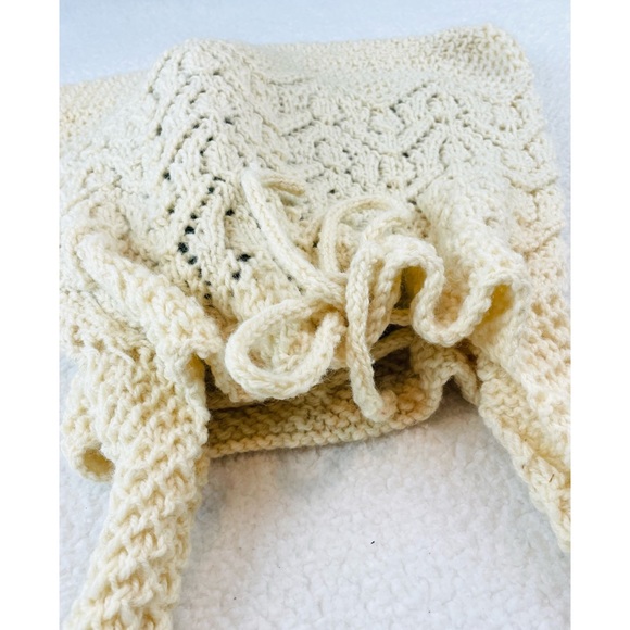Handmade Cream Knitted Drawstring Crossbody Tote Bag - Picture 9 of 11